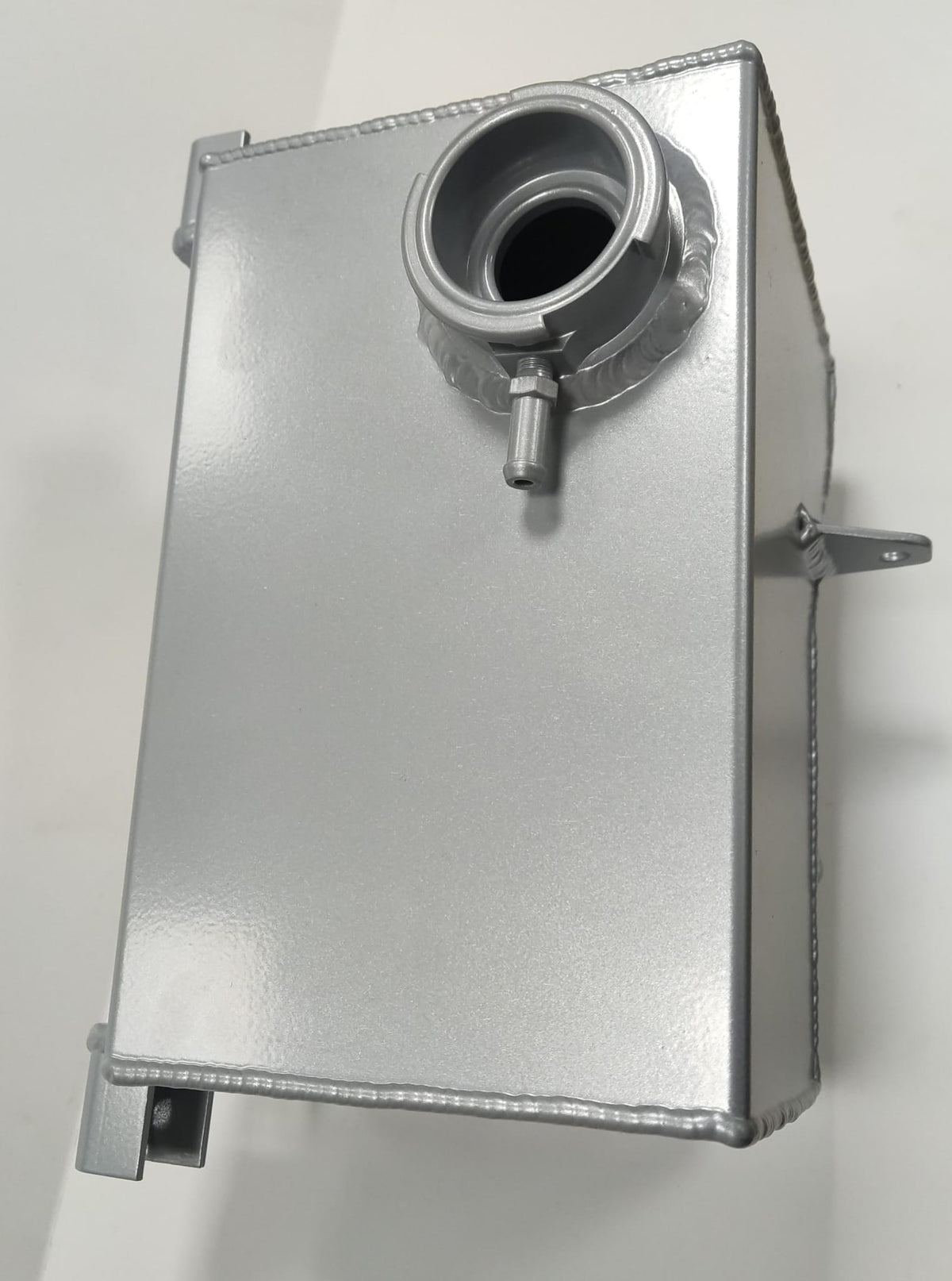 Depósito de Refrigerante en Aluminio - Con Cabezal de Desbordamiento - AG PARTS